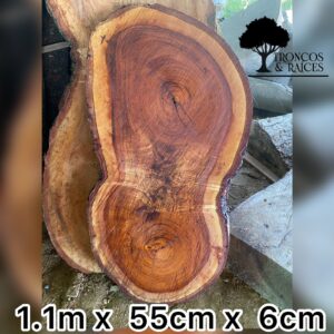 Tronco irregular de algarrobo