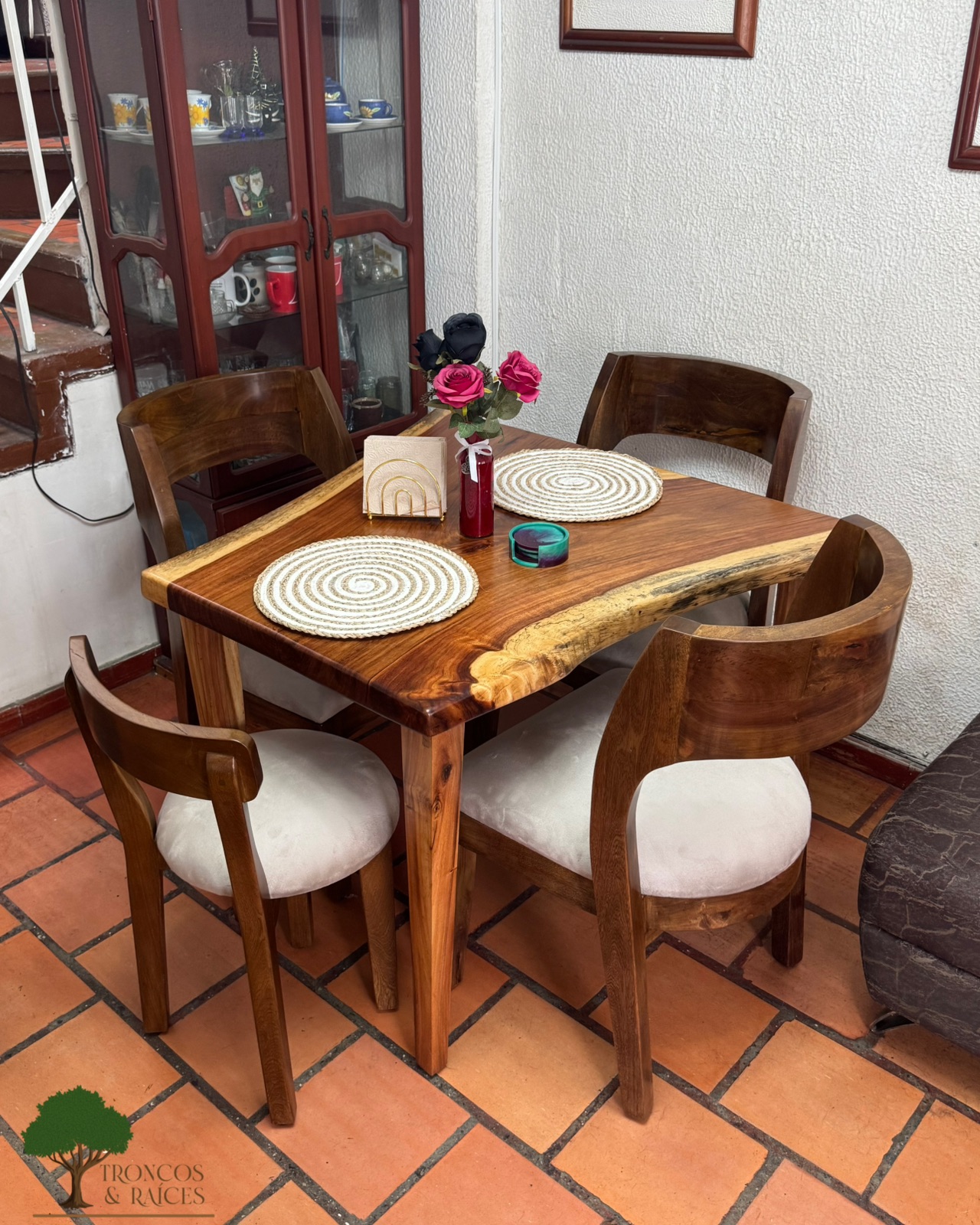 Mesa Comedor Tronco Cuadrado de Piñón - Image 2