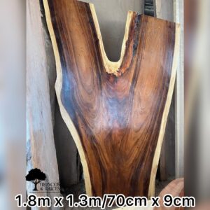 Mesa Comedor Tronco Irregular de Samán (1.8m x 1.3m)