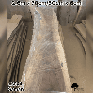 Superficie larga de samán para barra o letrero Superficie larga de samán para barra o letrero