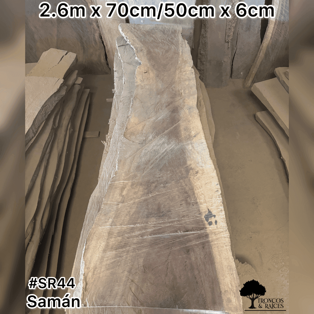 Superficie larga de samán para barra o letrero Superficie larga de samán para barra o letrero