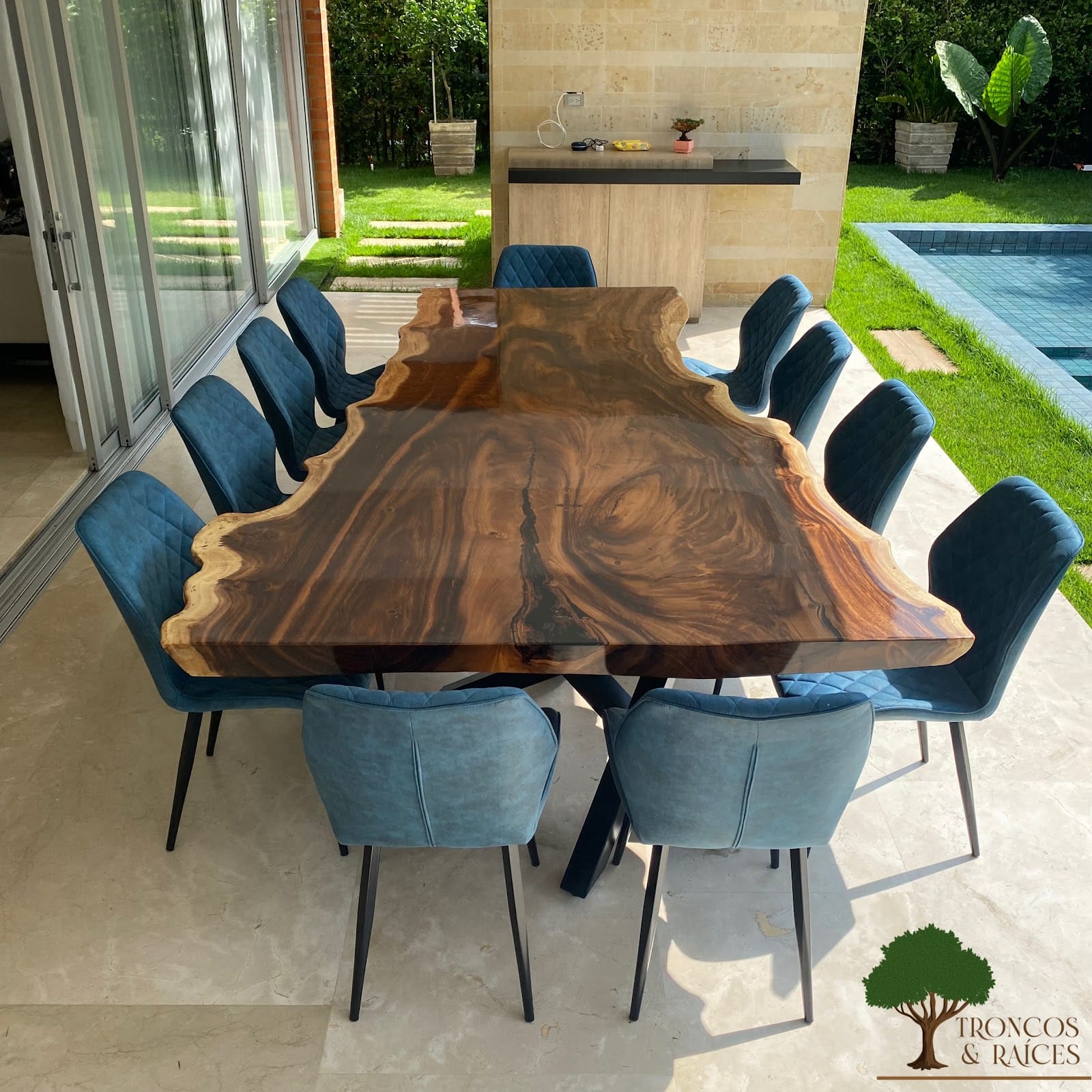 Mesa super ancha de saman para 12 personas