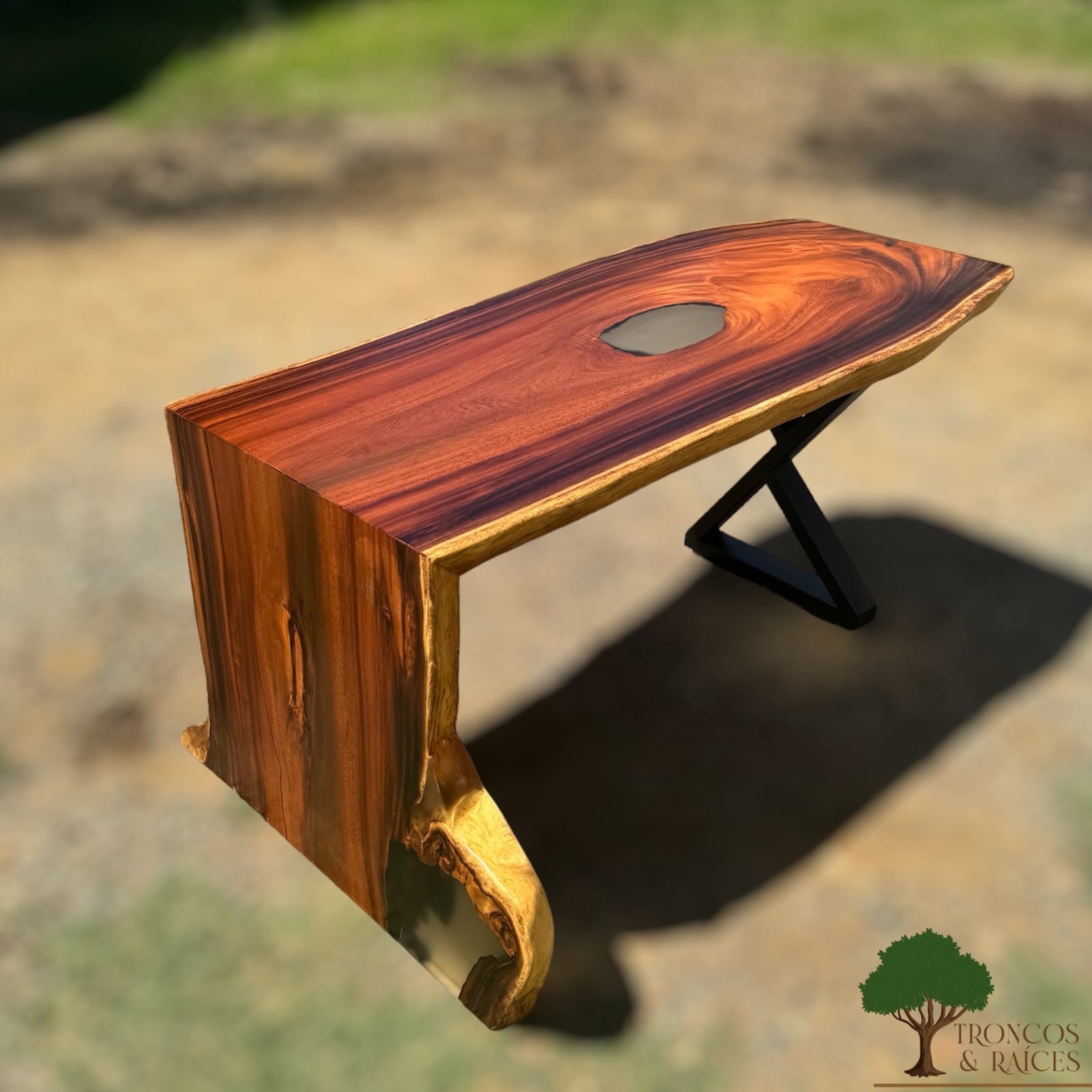 Mesa irregular de saman para barra