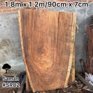 Mesa vetiada de samán para 6 puestos