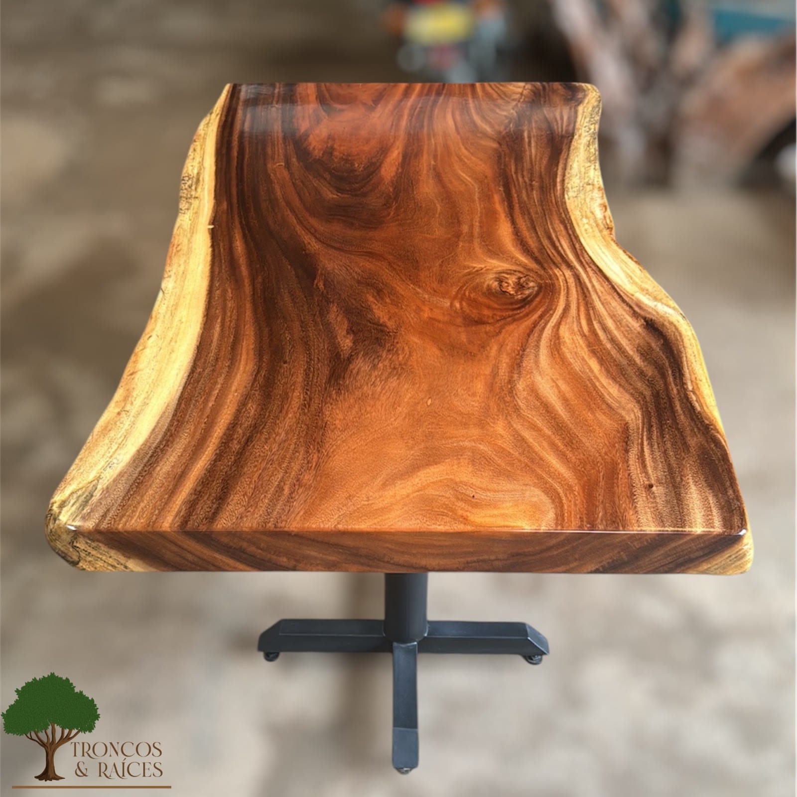 Mesa rectangular de saman para 6 puestos