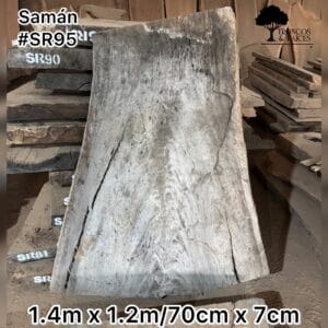 Mesa trapezoidal de samán para 4 puestos